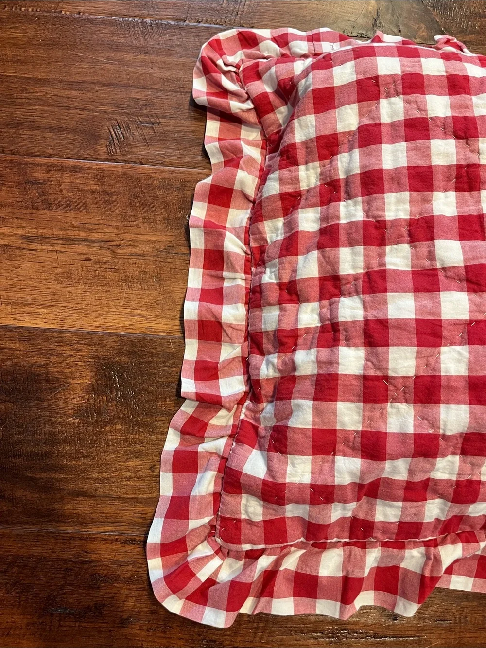 RED & WHITE GINGHAM CHECK RUFFLED PILLOW SHAM. KING.